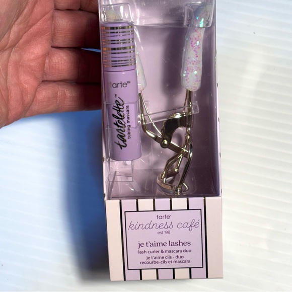 NWT Tarte Bundle Eyeshadow, Mascara, Powder, Lips - Picture 3 of 13